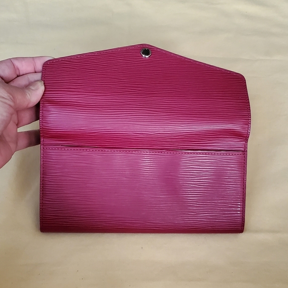 Louis Vuitton Pink Epi Sarah Wallet - Picture 8 of 15